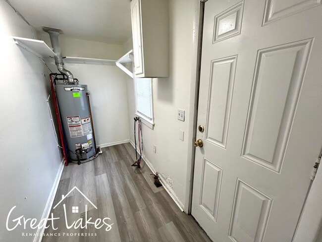 Building Photo - Lovely 2 Bedroom 1 Bathroom now available ...