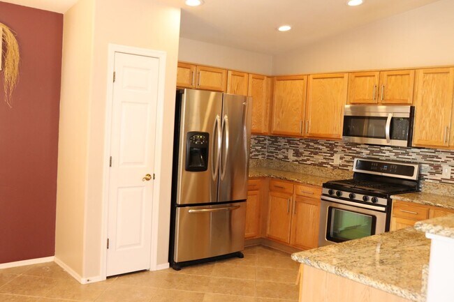 Building Photo - 4943 W Rosebay Dr