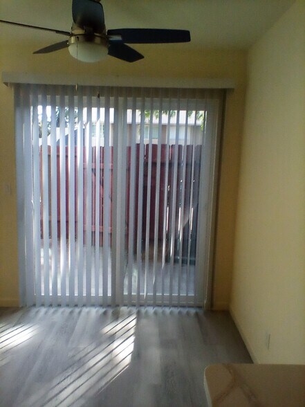 Kitchen - 400 Corcoran Ave