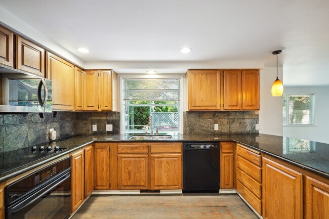 Building Photo - 2119 Duvall Ave NE