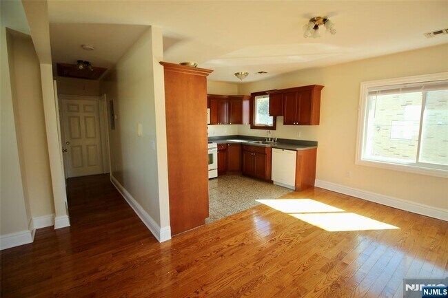 Building Photo - 513 Fairview Terrace