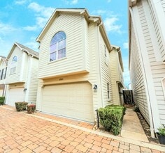 Building Photo - 2941 Clinton Dr