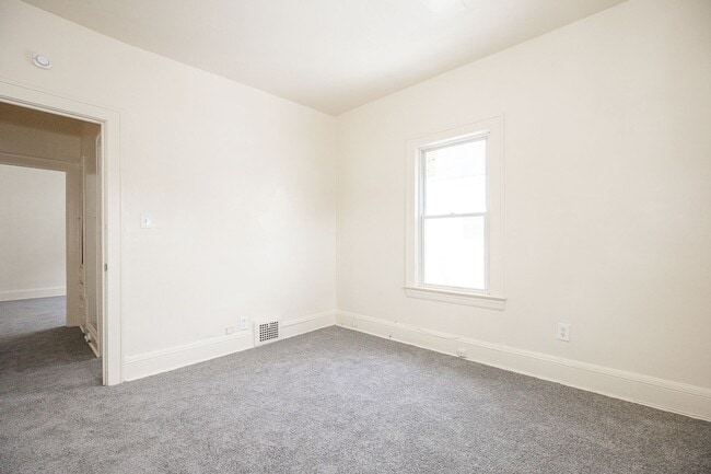 Building Photo - 3331 E 140th St