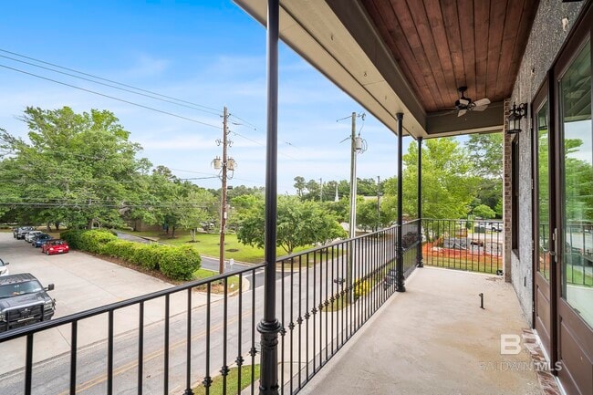 Building Photo - 818 Manci Ave