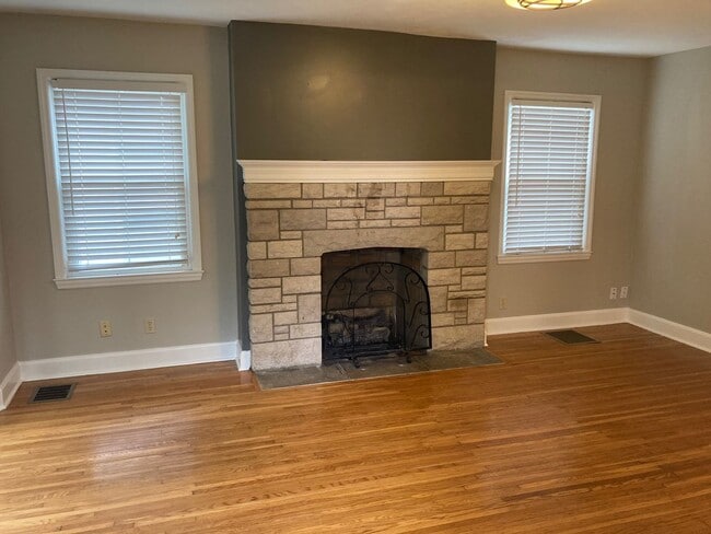 Building Photo - St. Matthews  3 Bed 2 Bath Stone Cape Cod Home