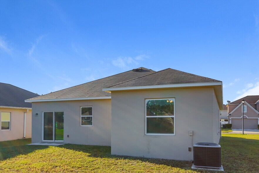 Building Photo - 10305 Magnolia Hills Dr