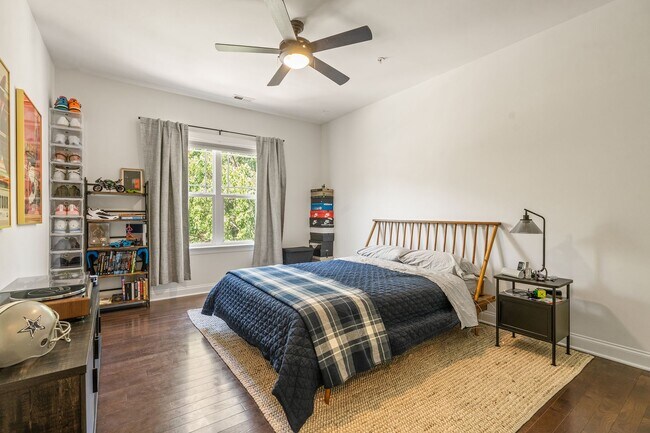 Building Photo - Convenient Carrboro Living in a Spacious 4 Bedroom Home