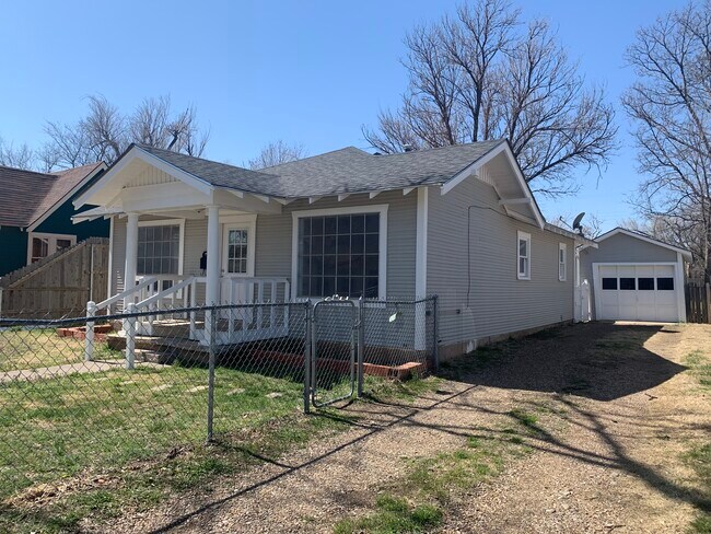 Building Photo - 802 S Fairmont St