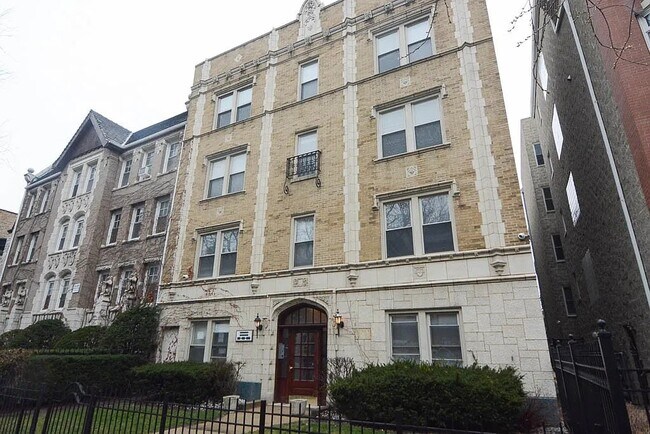 Building Photo - 640 W Wrightwood Ave