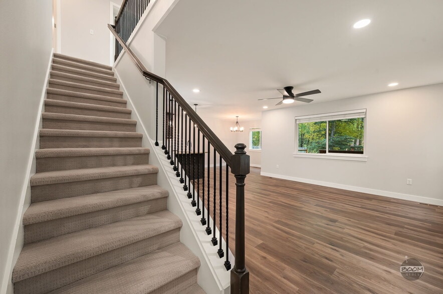 Building Photo - 1501 N Sunny Hill Cir