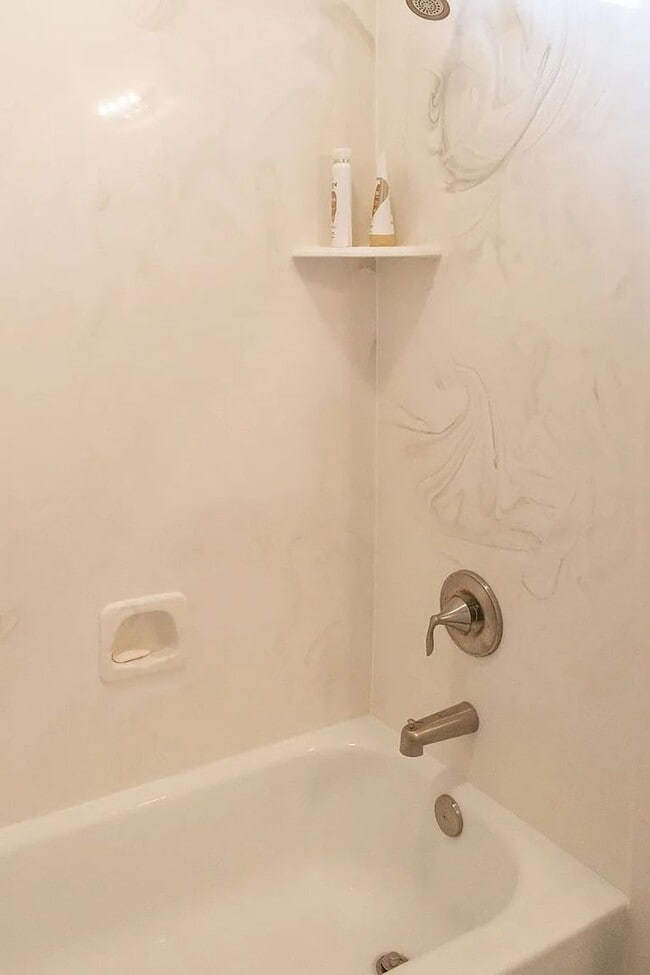 Building Photo - 3 Bedroom Furnished Home! Short term lease!! Available from May 1st - October 31st!