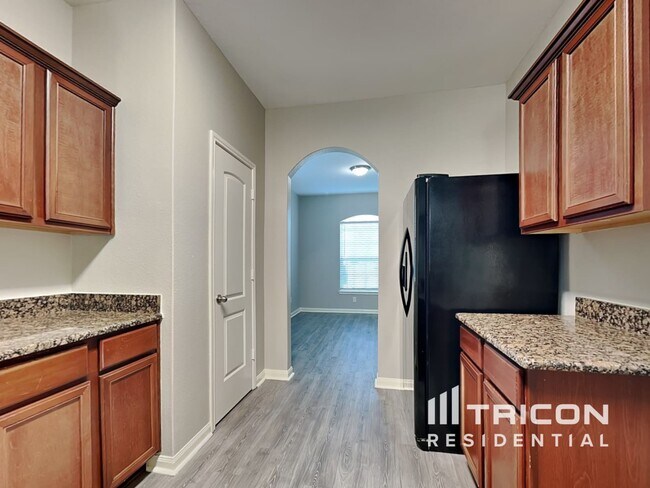 Building Photo - 1502 Tulip Ln