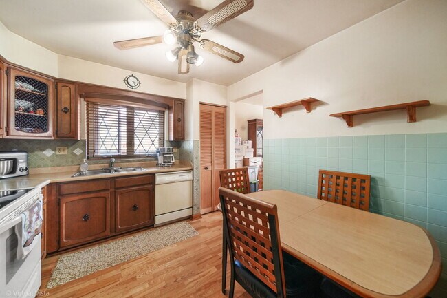 Building Photo - 1601 N 76th Ct