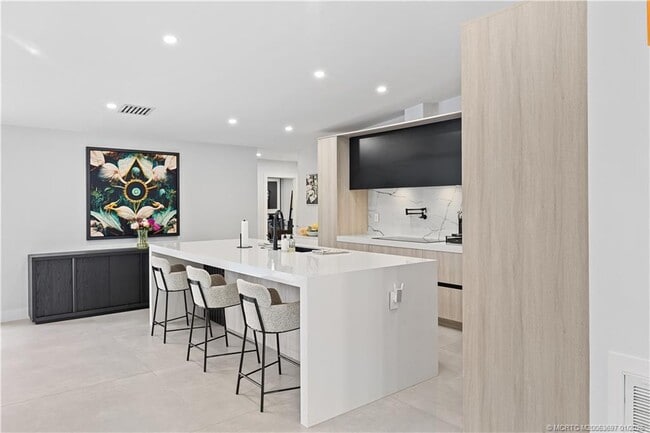 Building Photo - 5143 Deerhurst Crescent Cir