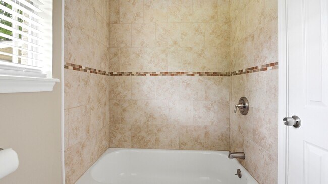 Building Photo - 1511 Sungail Dr