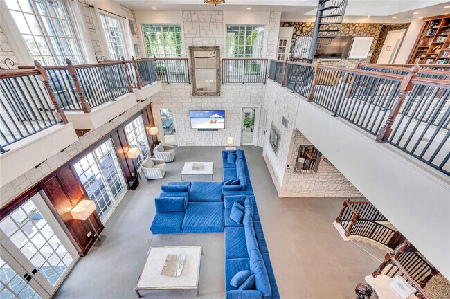 Building Photo - 1317 Middle River Dr