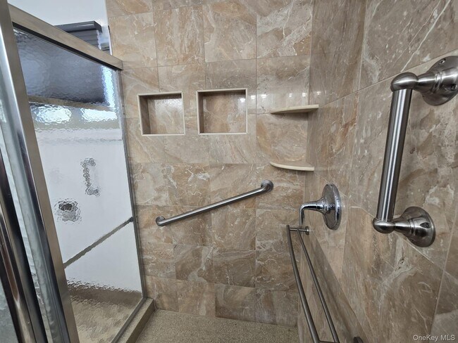 Building Photo - 10 Chestnut Dr