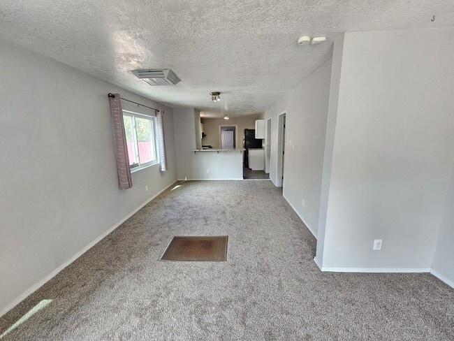 Building Photo - Gorgeous 2 bedroom in Barelas! Great location. Washer/Dryer.