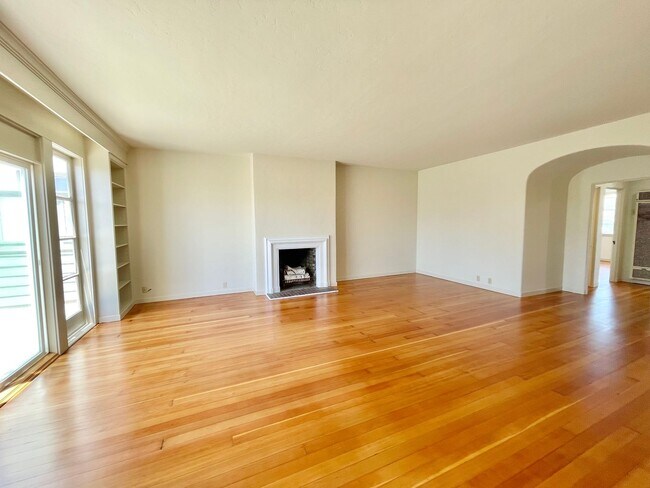 Primary Photo - Bright and Airy 2 Bedroom Penthouse in the...