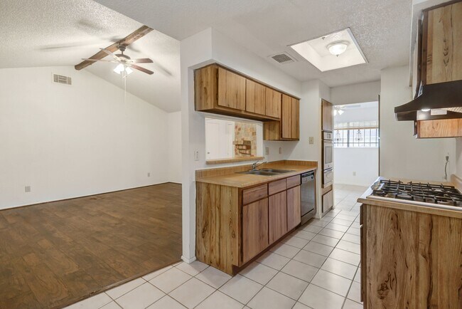 Building Photo - 12718 Panay Dr