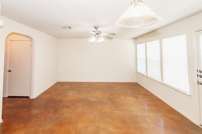 Building Photo - 2406 Magin Meadow Dr