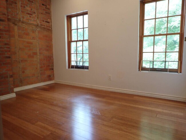 Building Photo - 89 Clermont Ave