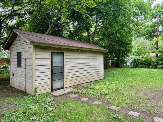 Building Photo - 931 Cheatham St