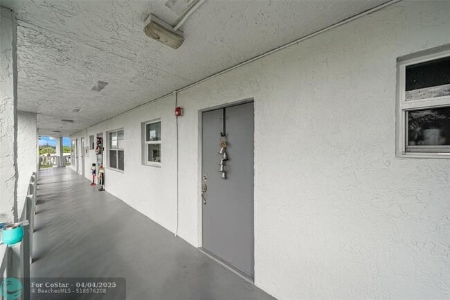 Building Photo - 6650 Royal Palm Blvd