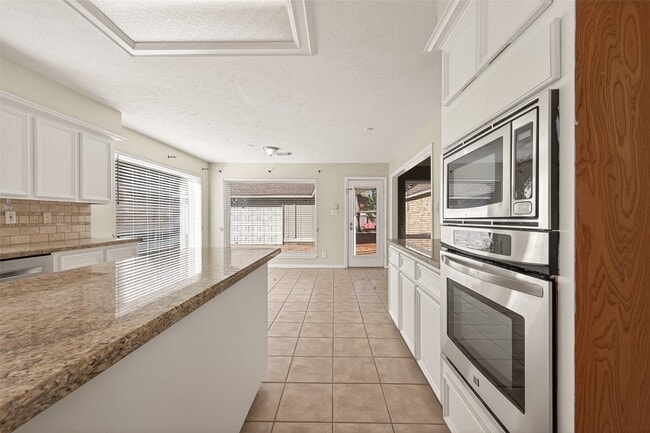 Building Photo - 1918 Shadow Forest Dr