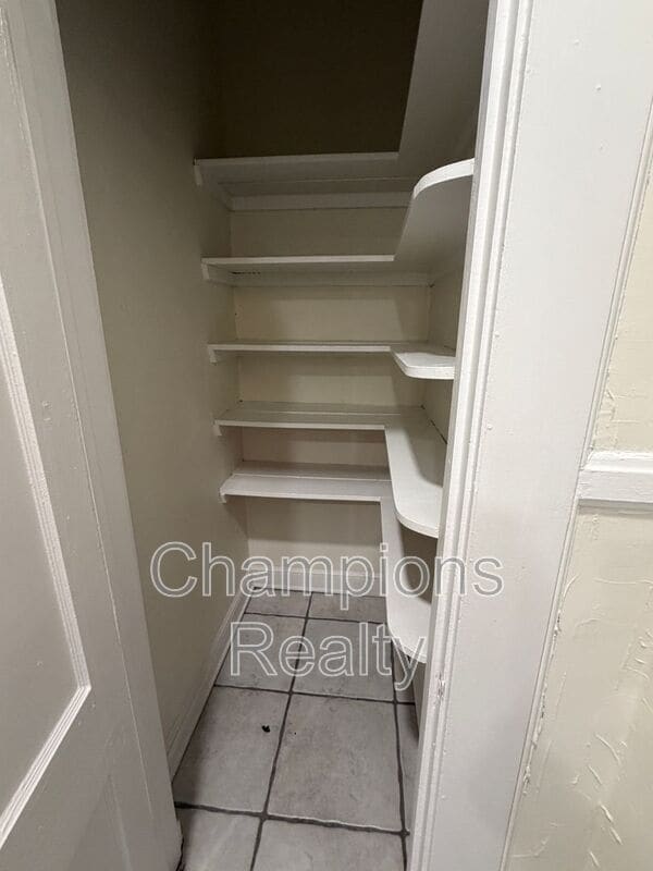 Building Photo - 1721 St Elmo Dr