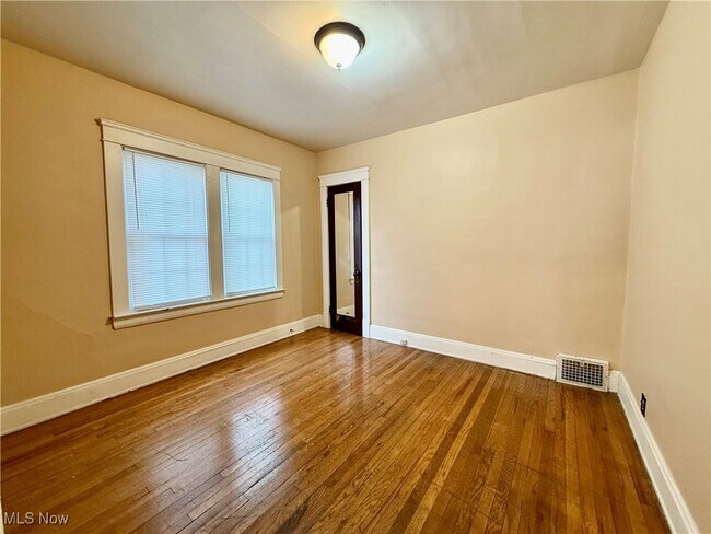 Building Photo - 1208 St Charles Ave