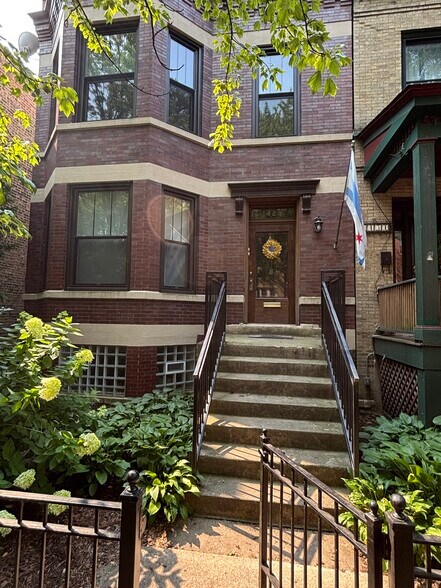 Front - 1429 W Thome Ave