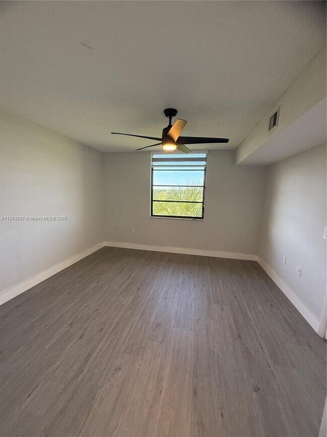 Building Photo - 1508 Whitehall Dr