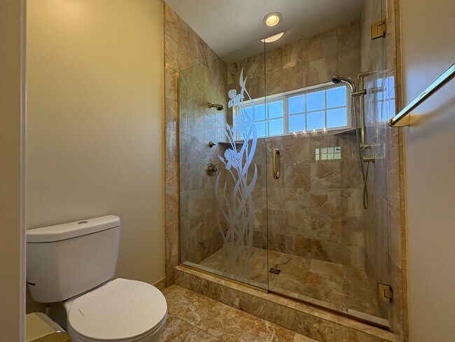 Building Photo - Spacious 3BR + Office | 2,150 SF | 2-Car Garage | Prime Menlo Park