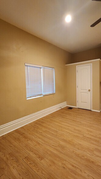 Building Photo - 4801 Sciota St