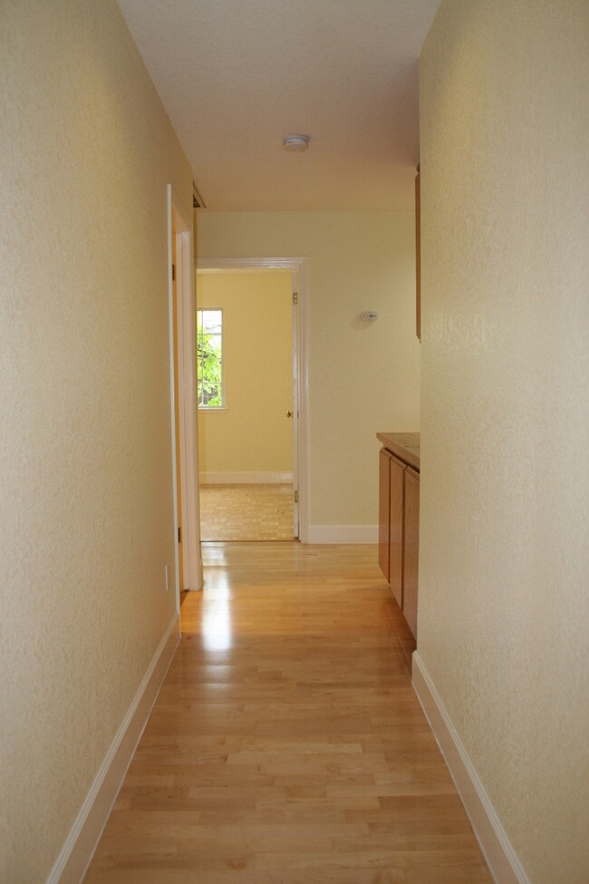 Building Photo - 10317 Walnut Creek Ct