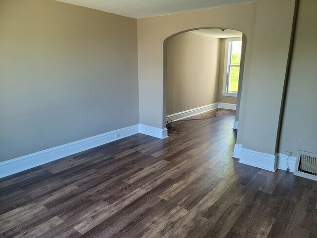Building Photo - JUNE 2026 - Duluth MN 4 Bedroom - 2 Bath -...