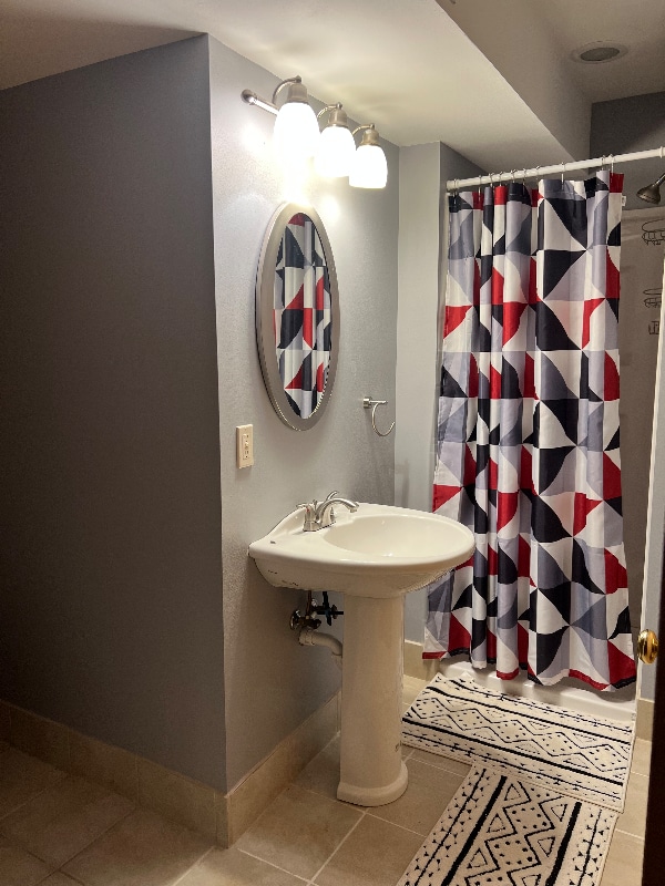 Building Photo - 562 Lexington Dr