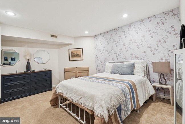 Building Photo - 47660 Pennrun Way