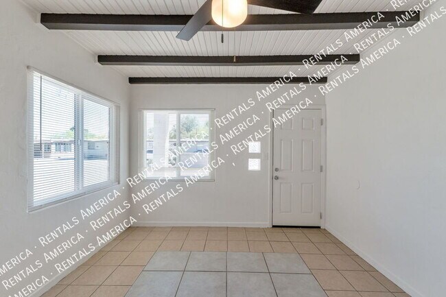 Building Photo - 3050 N Sparkman Blvd