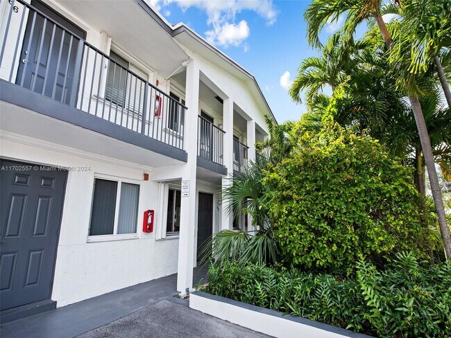 Building Photo - 1816 E Oakland Park Blvd