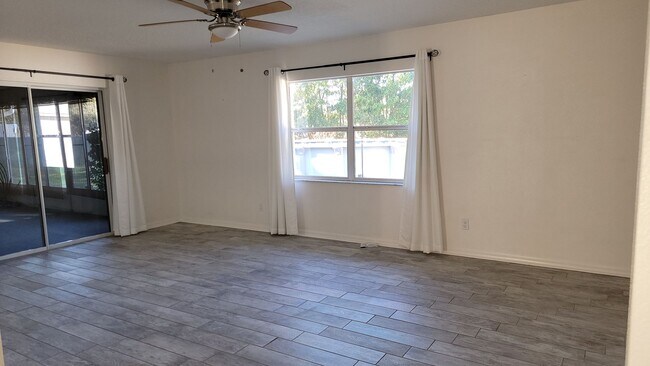 Building Photo - Homosassa 3/2/2 Pool Home