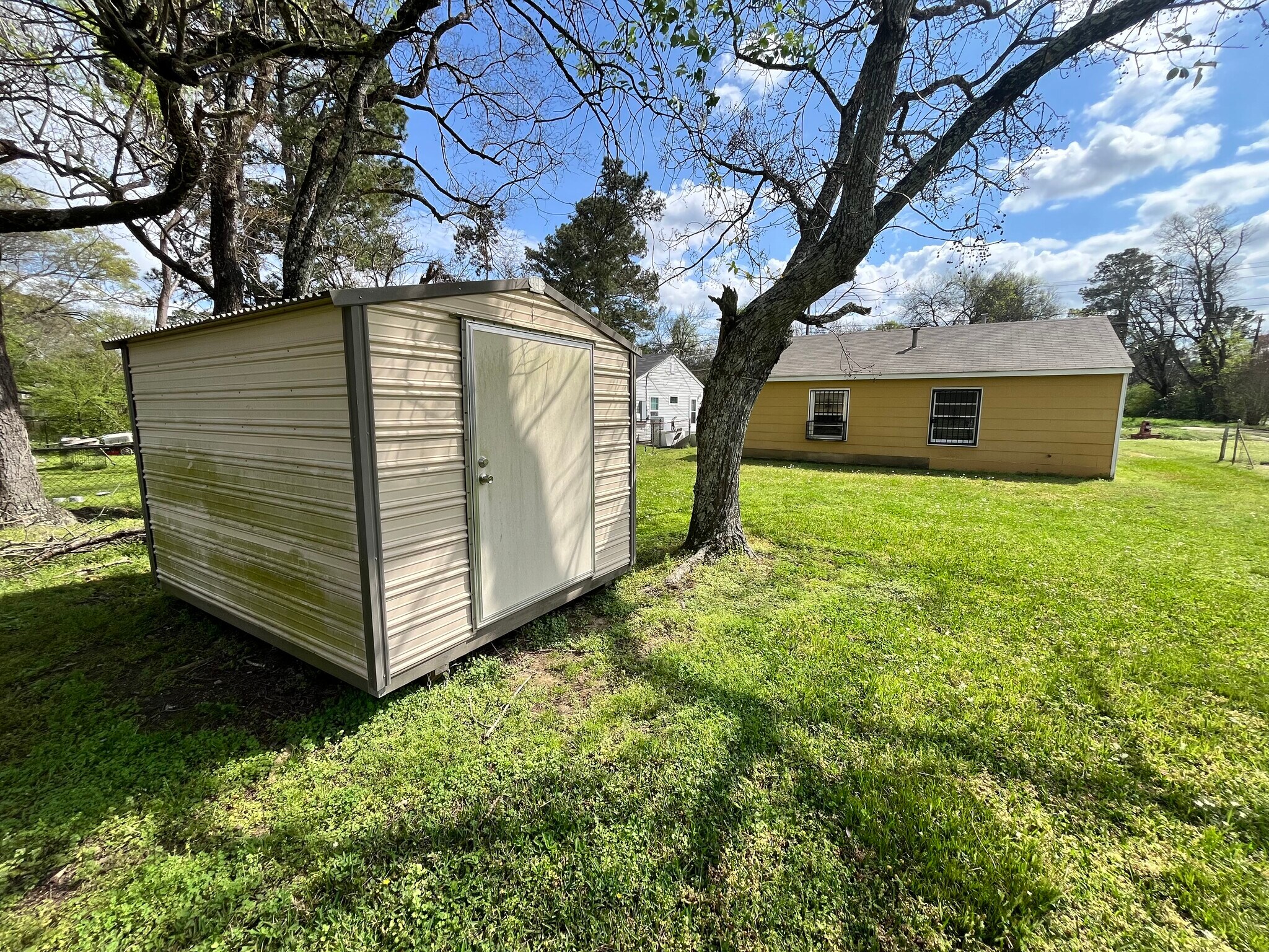 Building Photo - 1958 Kenny St