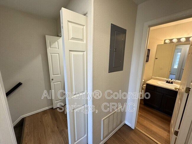 Building Photo - 235 Ellers Grove