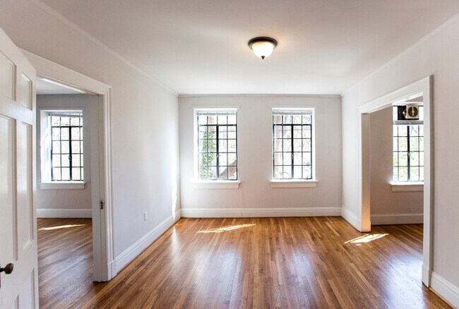 Building Photo - 817 Hillsborough St