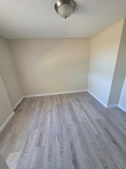 Building Photo - 231 Nadine St