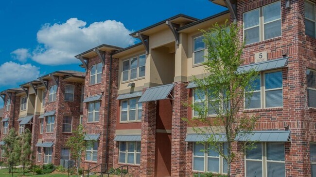 Building Photo - 605 SW 119th St