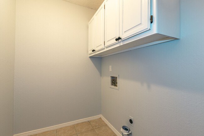 Building Photo - Newly Renovated 4 Bed / 3.5 Bath in Tulsa ...