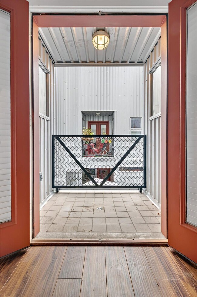 Building Photo - 2605 Calumet St