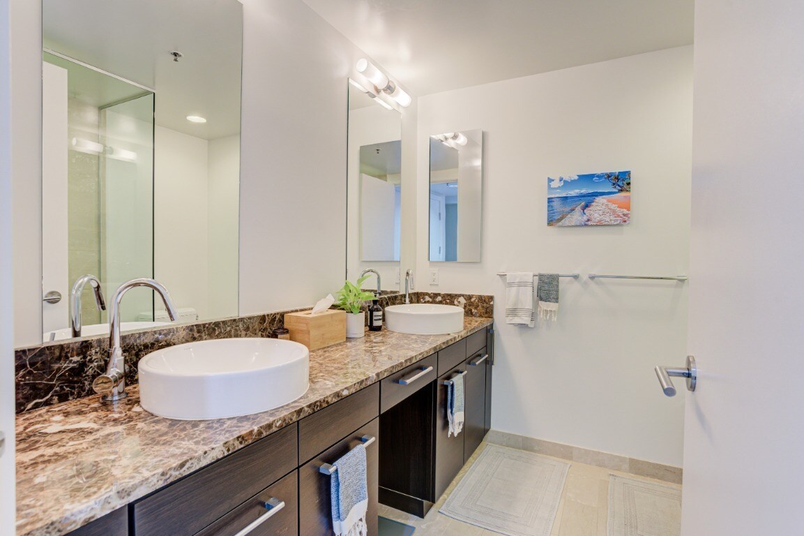 Building Photo - 631 Folsom St